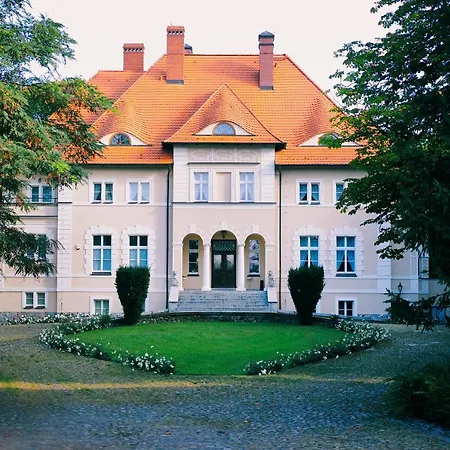 Resort Palac W Debinie *