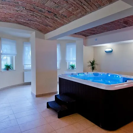 Palac W Debinie Resort