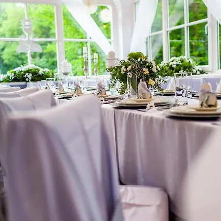 Palac W Debinie Resort