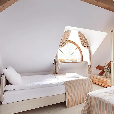 Resort Palac W Debinie