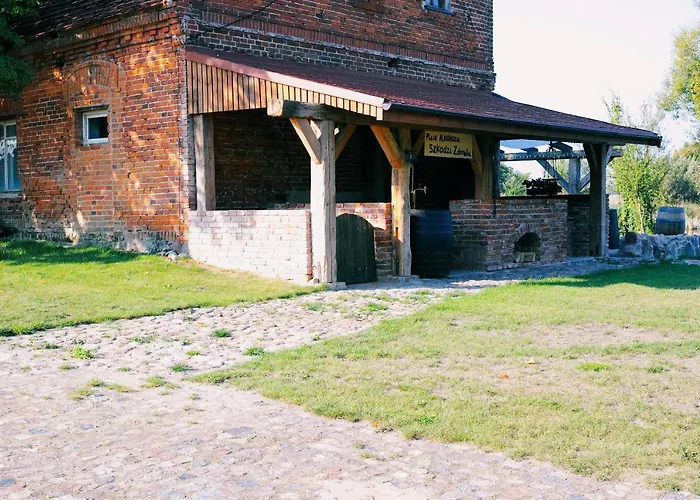 Palac W Debinie Resort *