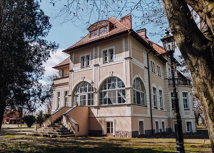 Resort Palac W Debinie